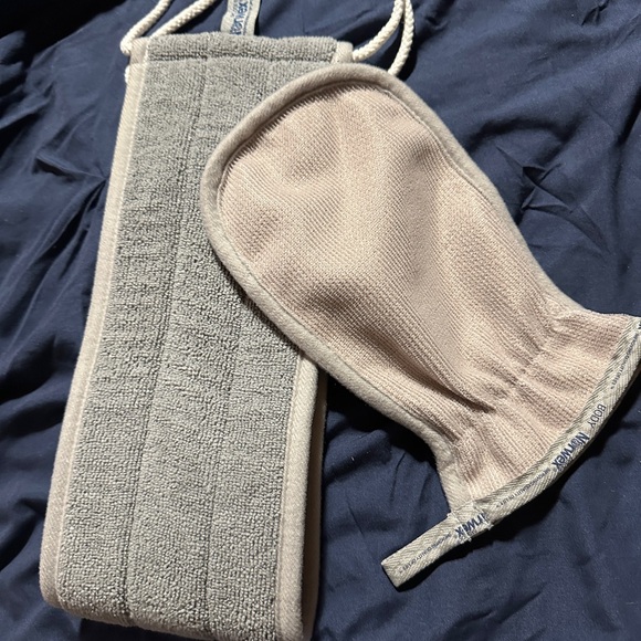 Norwex Body Care set - Exfoliating Glove and Back Scrubber Set - Picture 1 of 10